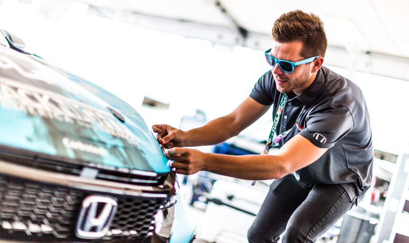 Illustration for article titled The Jalopnik Bump Works Even When You Add The Sticker Right Before The Race
